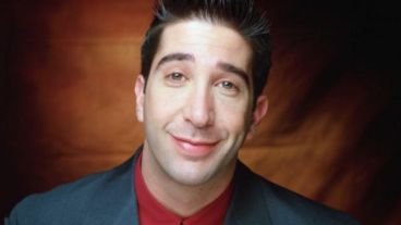 En la oferta le permiten a David Schwimmer vestir los pantalones de cuero del último capítulo de "Friends".