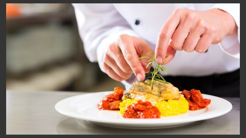 Existen todo tipo de profesiones y especializaciones independientes que rodean al mundo de la cocina.