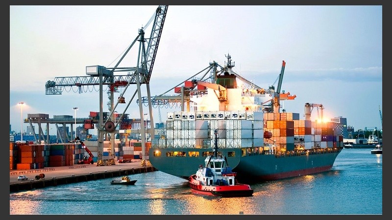 Consta de actividades interactivas sincrónicas y asincrónicas durante el trayecto virtual del curso, y la entrega de un trabajo final de integración.