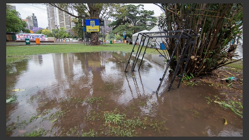 Mucha agua este lunes por la mañana.