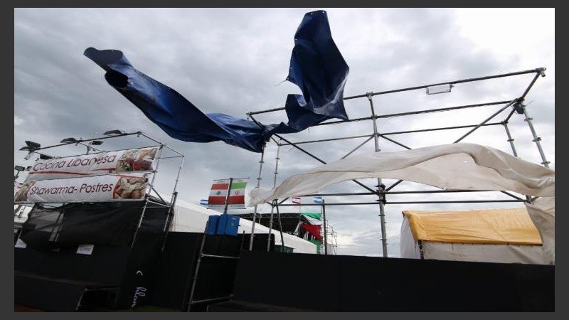 Ráfagas de hasta 60 kilómetros por hora y caída agua en el horizonte.