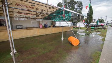 El agua todavía no drena, y el predio de Colectividades es un lodazal.