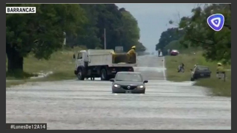 Tránsito cortado en la ruta 11 a la altura de Barrancas. 