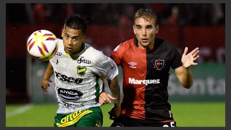 Nadalín cubre ante Nicolás Fernández.