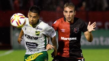 Nadalín cubre ante Nicolás Fernández.