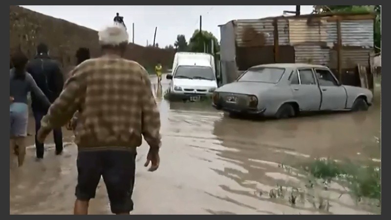 Del otro lado del paredón está el templo. 