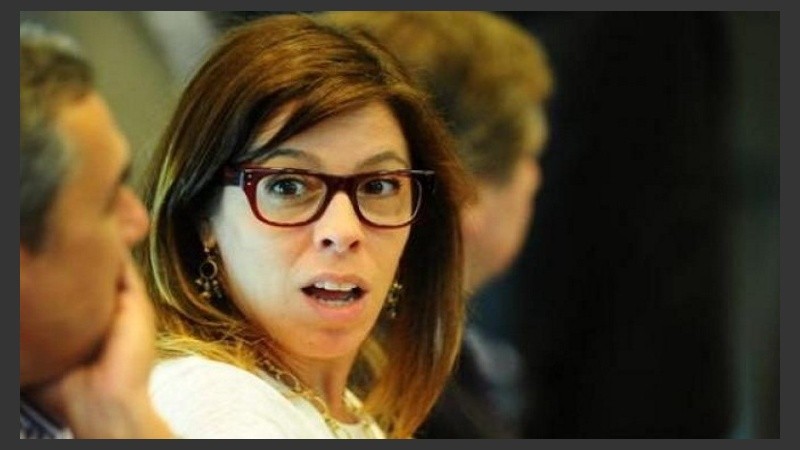 Laura Alonso fue imputada penalmente para ser investigada por la resolución en la que desligó al presidente Macri de haber cometido falta ética en la causa.