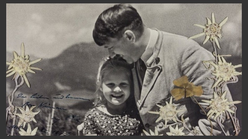 Una de las fotos de Hitler con Rosa Bernile Nienau.