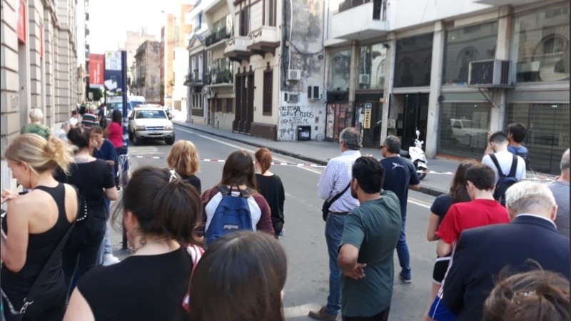 Defensa Civil montó un operativo de seguridad en la esquina de Entre Ríos y Urquiza.