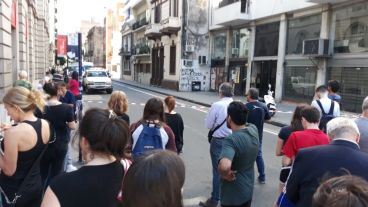 Defensa Civil montó un operativo de seguridad en la esquina de Entre Ríos y Urquiza.
