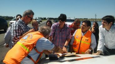 Escajadillo y otros funcionarios en las zonas afectadas.