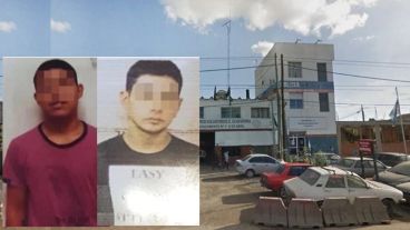 El frente de la comisaría y dos de los presos muertos.