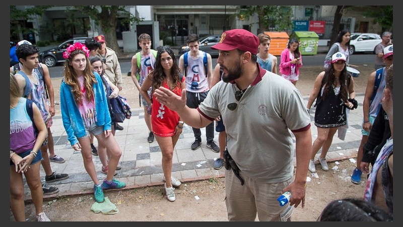 Personal de la GUM siguió de cerca el comportamiento de los jóvenes.