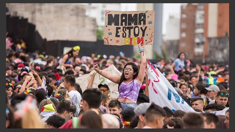 Muchos estudiantes celebraron y le pusieron color al día gris.