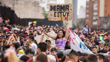 Muchos estudiantes celebraron y le pusieron color al día gris.