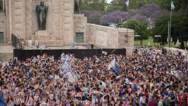 Un Monumento repleto de jóvenes.