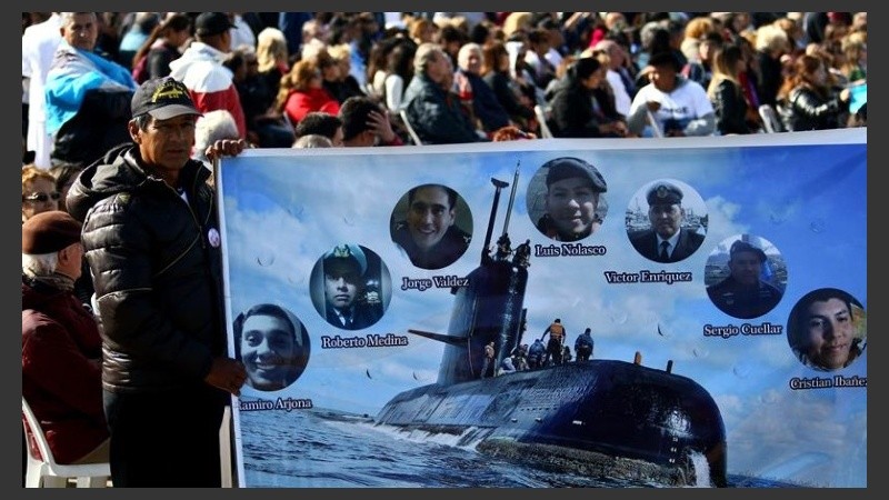 Familiares plantearon dudas y sospechas contra el gobierno. 