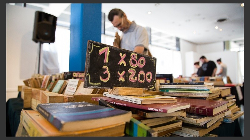 Hubo ofertas de todo tipo en los stands de cada librería.