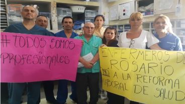 Enfermeras y enfermeros piden que la Ley provincial Nº 9282/83 los incluya como profesionales.