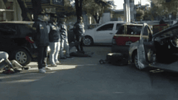 Aseguran que los secuestradores querían quemar el auto.