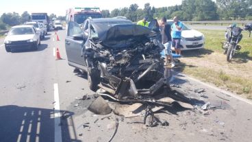 Así quedó la camioneta de la diputada Vucasovich.