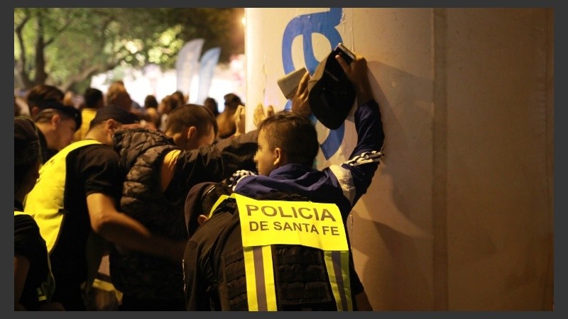 Unos 200 policías participaron del operativo.