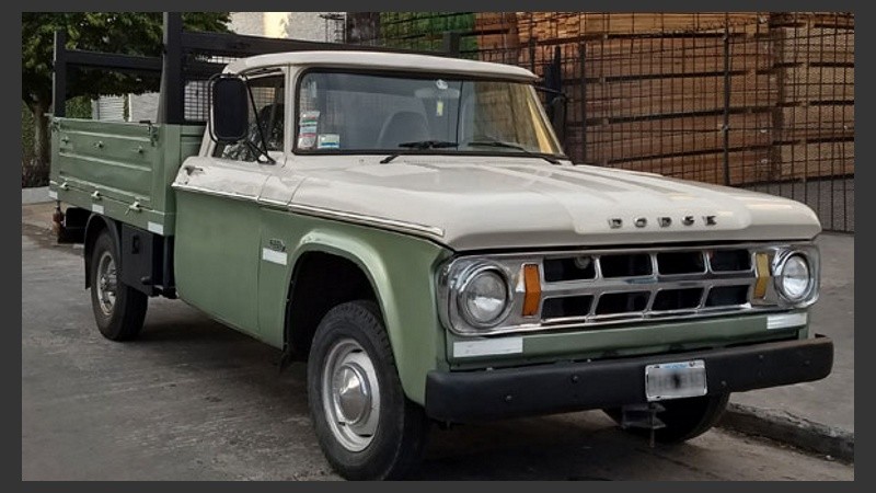 Imagen ilustrativa de un Dodge 200. 