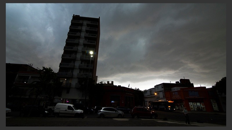 La ciudad se oscureció de golpe esta mañana.