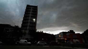 La ciudad se oscureció de golpe esta mañana.