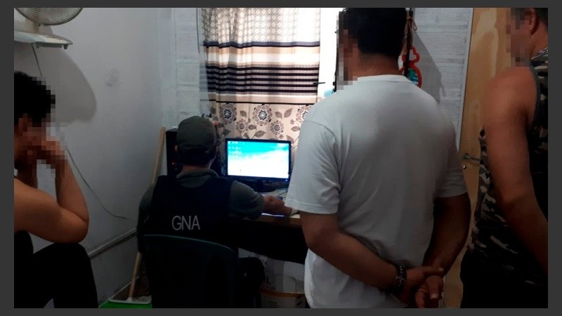Una imagen del allanamiento hecho por Gendarmería en Rosairo. 
