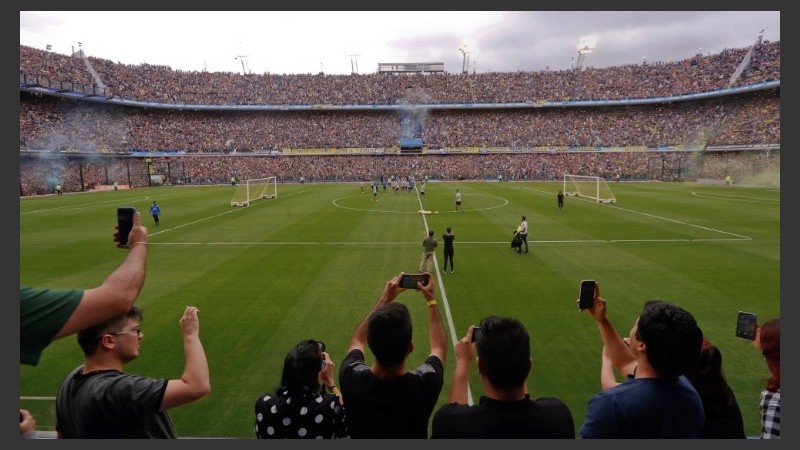 Tribunas llenas, como si fuese un partido.