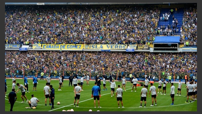La hinchada de Boca le dio una impresionante muestra de apoyo al plantel.