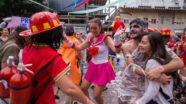 Baile y diversión este viernes en la bajada de Odontología.