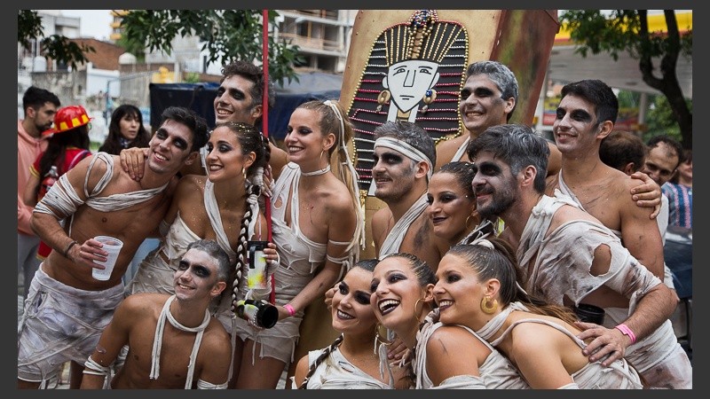 Un grupo de momias invadió Santa Fe y Francia.