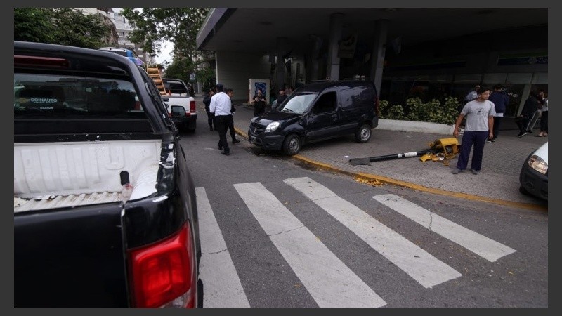 La escena del choque en la esquina de Italia y Pellegrini. 