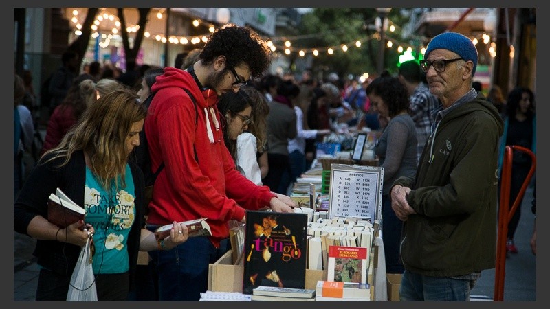 La Noche de las Librerías ya es un clásico cultural en la ciudad de Rosario.
