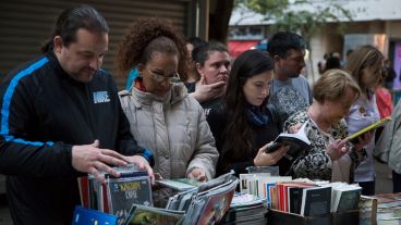 Lectores de todas las edades presentes en la Noche de las Librerías.