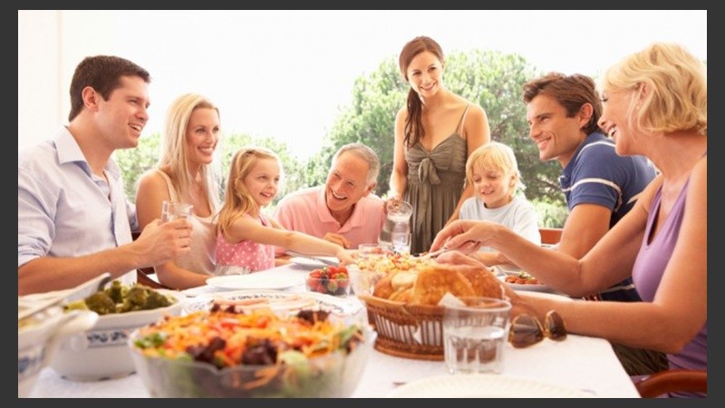 La cena en familia se asocia a una dieta más saludable.
