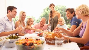 La cena en familia se asocia a una dieta más saludable.