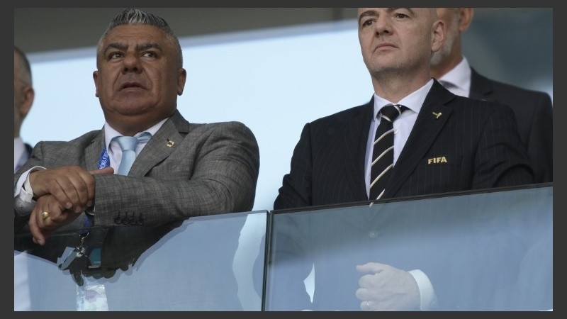 Infantino, junto al presidente de AFA, Claudio Tapia.