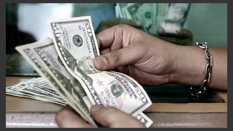 El oficial cerró este lunes en $37,90 para la venta.