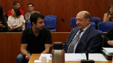 Pablo Akerman y su abogado Héctor Superti.