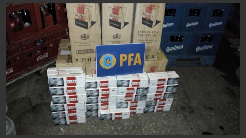 Los efectivos retuvieron gran cantidad de material que será analizado.