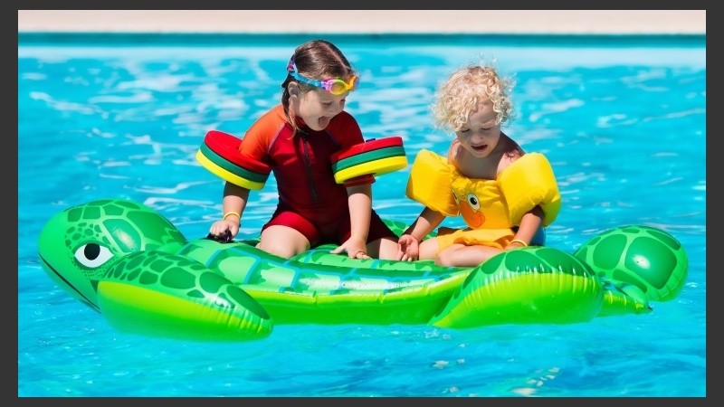 El ahogamiento puede ocurrir muy rápidamente y en menos de 2,5 centímetros de agua.