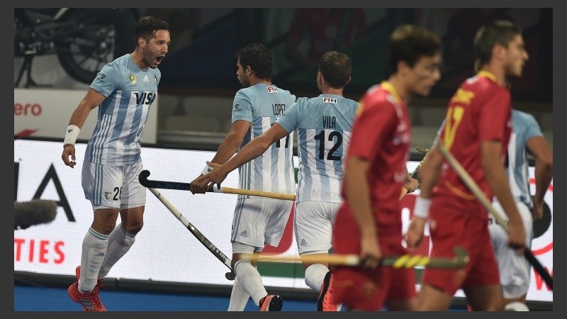 Los Leones rugieron ante España en el debut.