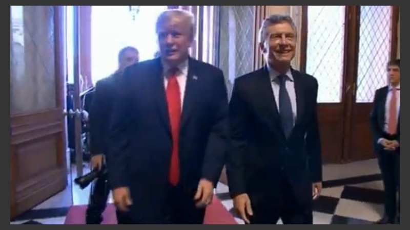 Macri y Trump ingresan a la Casa Rosada. 