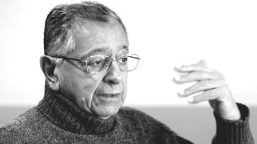 Entre otros créditos, Grela es miembro de número del Colegio de Compositores Latinoamericanos.