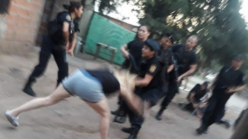 Una de las denuncias de abuso policial, en septiembre pasado en Nuevo Alberdi.