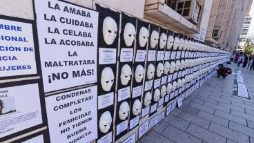 La intervención visibiliza los femicidios, travesticidios y muertes por abortos clandestinos de este 2018.
