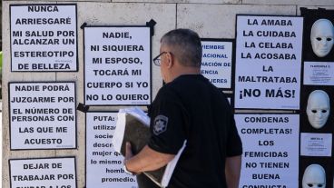 Diferentes carteles con leyendas se pudieron ver durante la intervención.